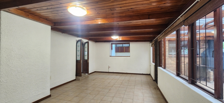 To Let 3 Bedroom Property for Rent in Meadowridge Western Cape